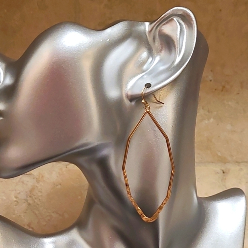 NWT Large Hammered Abstract Hoop Gold Earrings - Picture 9 of 10